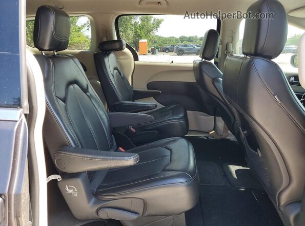 2C4RC1DG3LR176174 2020 CHRYSLER VOYAGER Gray Rear interior view