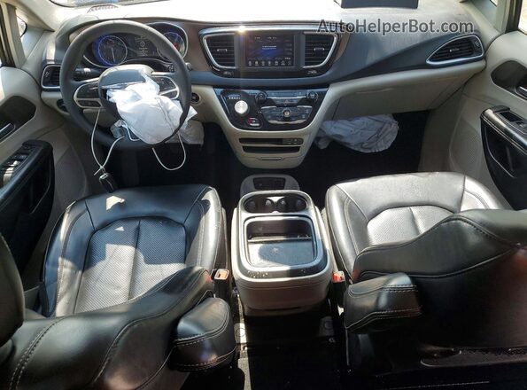 2C4RC1DG3LR176174 2020 CHRYSLER VOYAGER Gray Dashboard view