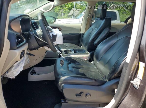 2C4RC1DG3LR176174 2020 CHRYSLER VOYAGER Gray Front interior view