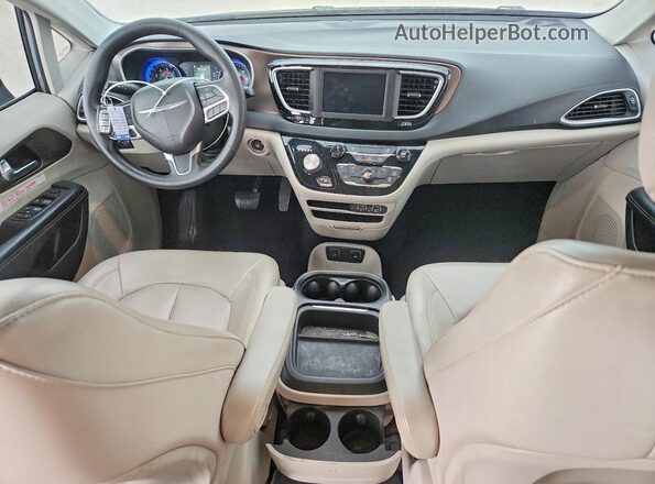 2C4RC1DG3MR525819 2021 CHRYSLER VOYAGER Серебряный Вид панели приборов