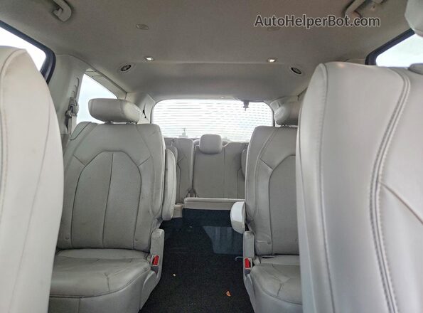 2C4RC1DG3MR525819 2021 CHRYSLER VOYAGER Серебряный Вид задних сидений