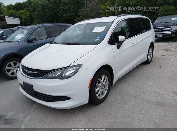 2C4RC1DG4LR156807 2020 CHRYSLER VOYAGER White Front left