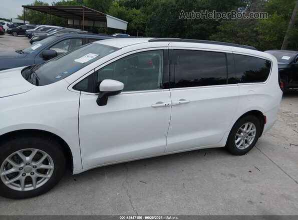 2C4RC1DG4LR156807 2020 CHRYSLER VOYAGER White 360 interior view