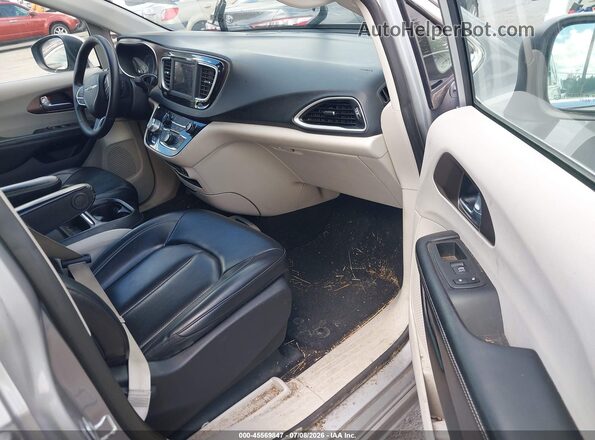2C4RC1DG4LR265879 2020 CHRYSLER VOYAGER Серебряный Вид салона спереди