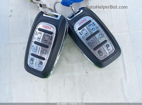 2C4RC1DG4LR265879 2020 CHRYSLER VOYAGER Серебряный Вид панели приборов