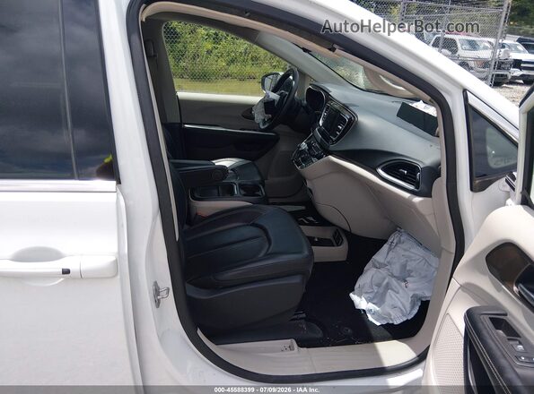 2C4RC1DG5LR262201 2020 CHRYSLER VOYAGER White Widok wnętrza z przodu