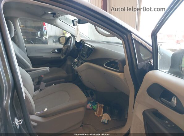 2C4RC1DG6HR501147 2017 CHRYSLER PACIFICA Gray Front interior view