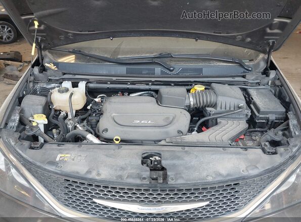 2C4RC1DG6HR501147 2017 CHRYSLER PACIFICA Gray Rear view