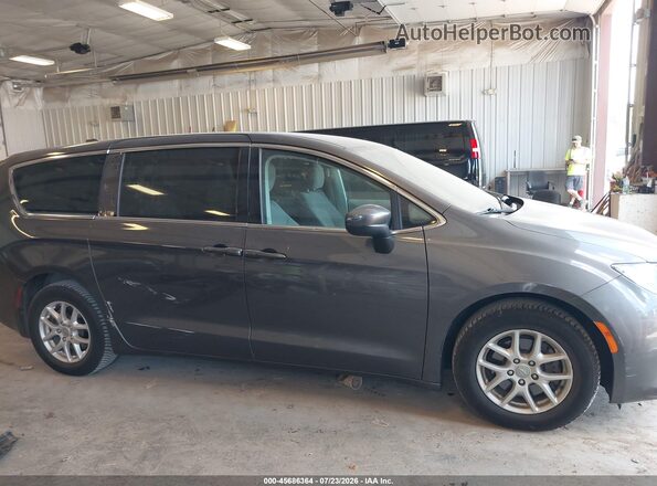 2C4RC1DG6HR501147 2017 CHRYSLER PACIFICA Gray Rear interior view