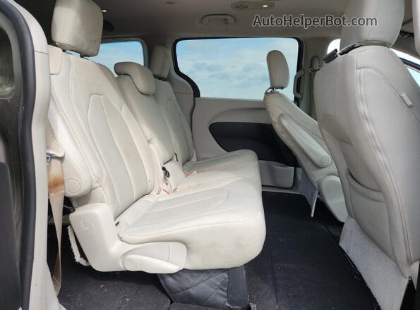 2C4RC1DG6HR536710 2017 CHRYSLER PACIFICA Tan უკანა სალონის ხედი