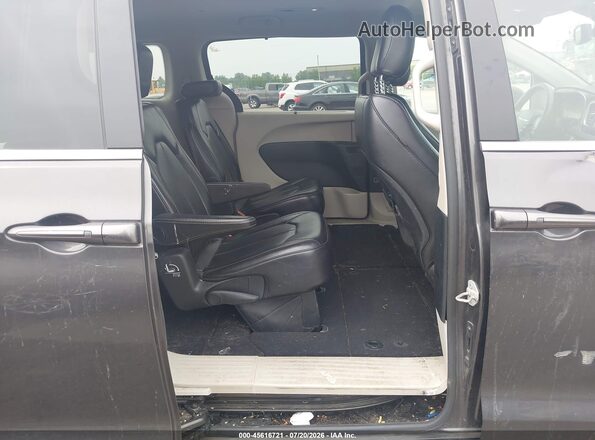 2C4RC1DG6LR181854 2020 CHRYSLER VOYAGER Gray Widok naklejki z numerem VIN