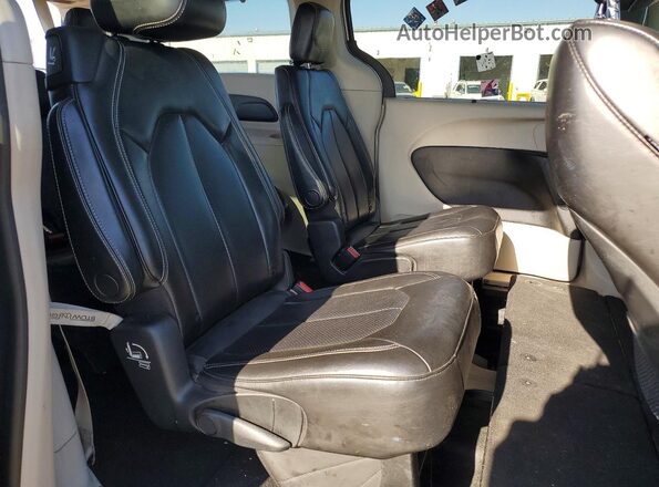 2C4RC1DG6MR526236 2021 CHRYSLER VOYAGER Silver Rear interior view
