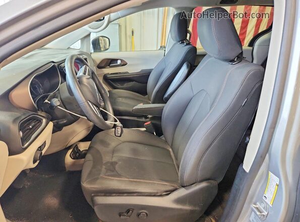 2C4RC1DG7HR578187 2017 CHRYSLER PACIFICA Silver Front interior view