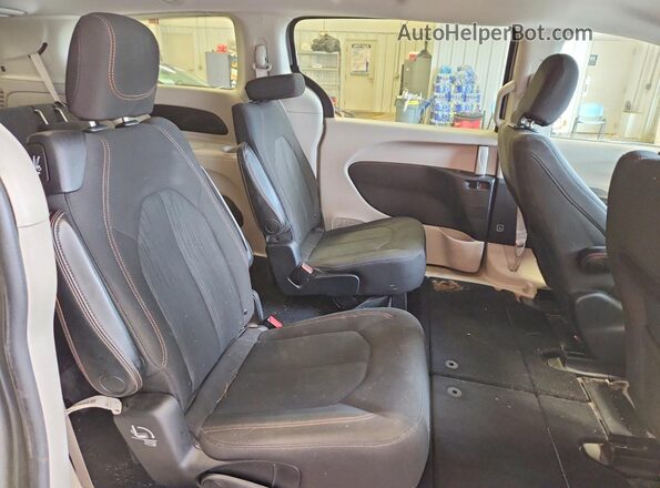 2C4RC1DG7HR578187 2017 CHRYSLER PACIFICA Silver Rear interior view