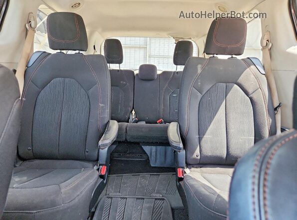 2C4RC1DG7HR703592 2017 CHRYSLER PACIFICA Серый Вид задних сидений