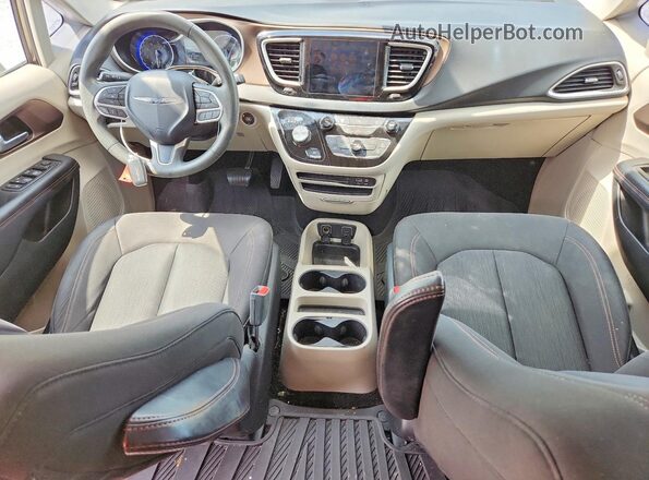 2C4RC1DG7HR703592 2017 CHRYSLER PACIFICA Серый Вид панели приборов