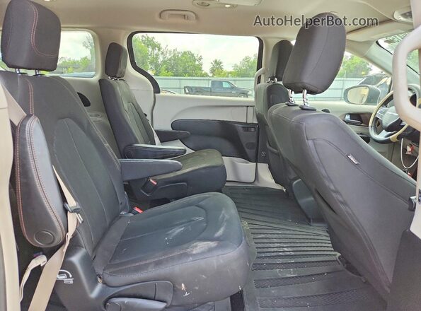 2C4RC1DG7HR703592 2017 CHRYSLER PACIFICA Серый Вид задней части салона