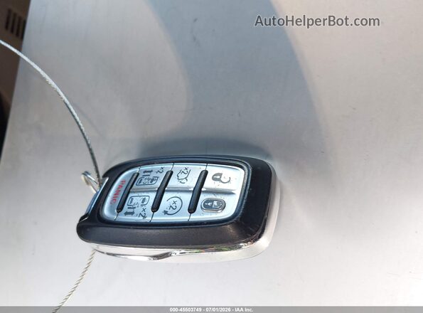 2C4RC1DG7LR176159 2020 CHRYSLER VOYAGER White Вид панелі приладів