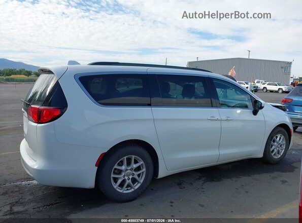 2C4RC1DG7LR176159 2020 CHRYSLER VOYAGER White Вид задньої частини салону