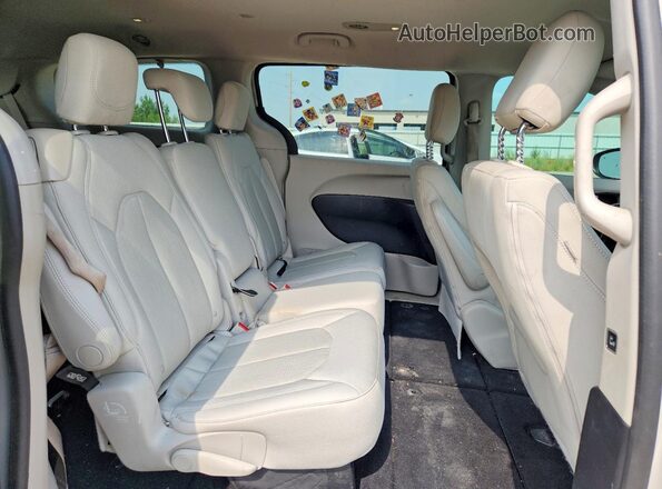 2C4RC1DG9HR587697 2017 CHRYSLER PACIFICA Beige Widok wnętrza z tyłu