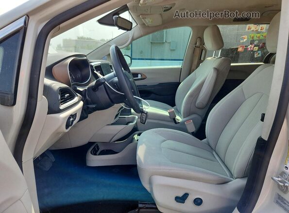 2C4RC1DG9HR587697 2017 CHRYSLER PACIFICA Beige Widok wnętrza z przodu