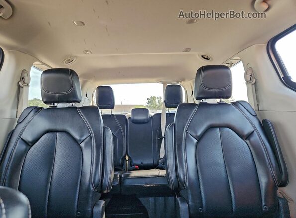 2C4RC1DG9LR151604 2020 CHRYSLER VOYAGER Silver Widok tylnych siedzeń