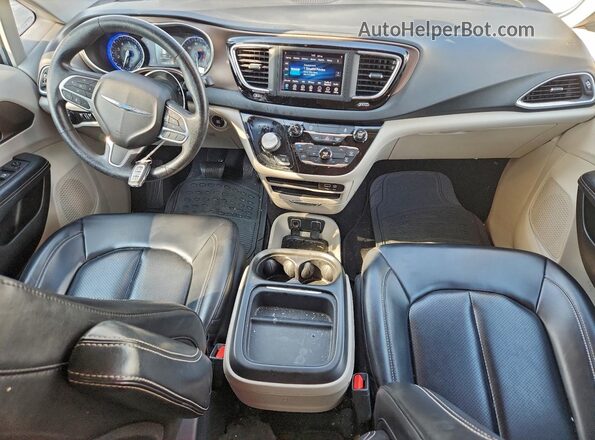 2C4RC1DG9LR151604 2020 CHRYSLER VOYAGER Silver Widok deski rozdzielczej
