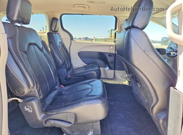 2C4RC1DGXLR164572 2020 CHRYSLER VOYAGER Blue Vista interior trasera