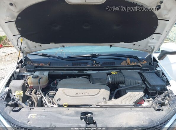 2C4RC1DGXLR265997 2020 CHRYSLER VOYAGER White Вид ззаду