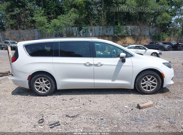 2C4RC1DGXLR265997 2020 CHRYSLER VOYAGER White Вид задньої частини салону