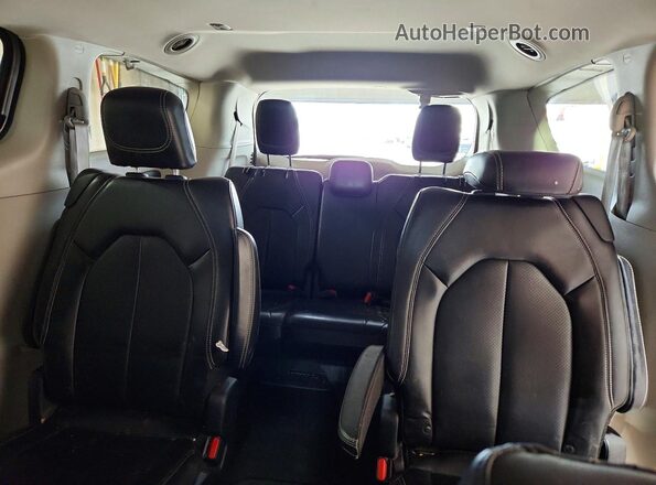 2C4RC1DGXLR286137 2020 CHRYSLER VOYAGER Gray Vista de los asientos traseros