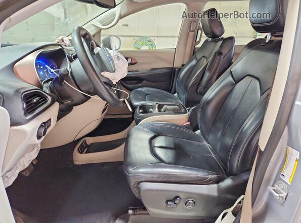2C4RC1DGXLR286137 2020 CHRYSLER VOYAGER Gray Vista interior delantera