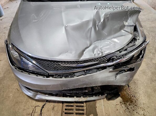 2C4RC1DGXLR286137 2020 CHRYSLER VOYAGER Gray Vista del compartimento del motor