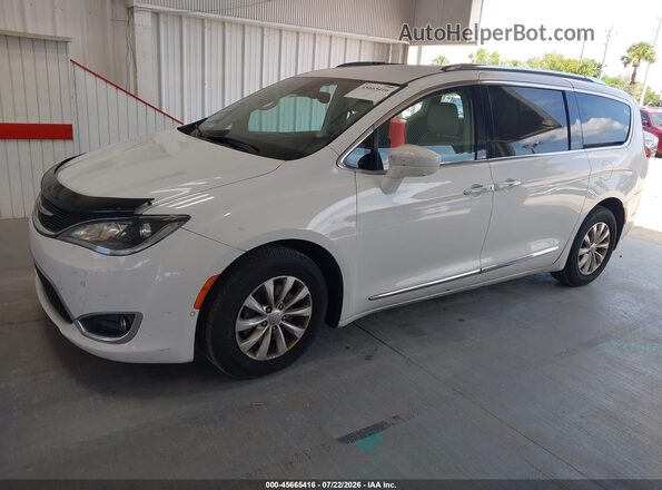 2C4RC1EG0JR131236 2018 CHRYSLER PACIFICA White Передня ліва чверть