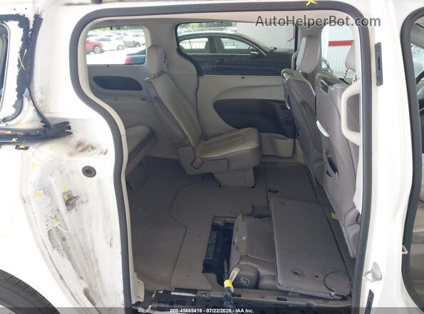 2C4RC1EG0JR131236 2018 CHRYSLER PACIFICA White Вид наклейки з VIN-кодом
