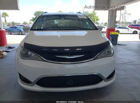 2C4RC1EG0JR131236 2018 CHRYSLER PACIFICA White Вид задньої частини салону