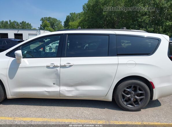 2C4RC1EG0JR227884 2018 CHRYSLER PACIFICA White 360 interior view