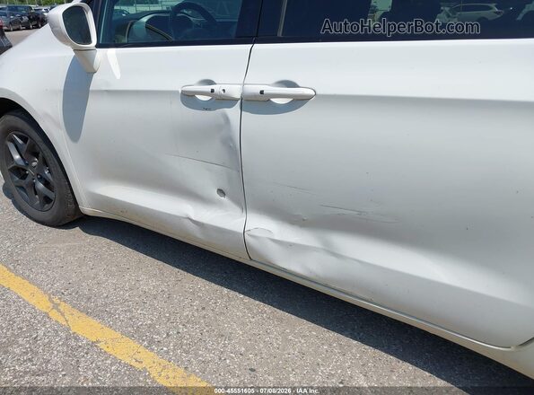 2C4RC1EG0JR227884 2018 CHRYSLER PACIFICA White Front view