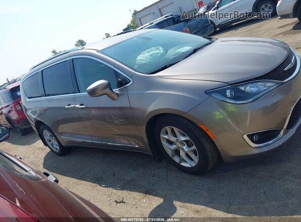 2C4RC1EG0JR321411 2018 CHRYSLER PACIFICA Gold Սալոնի հետևի տեսք