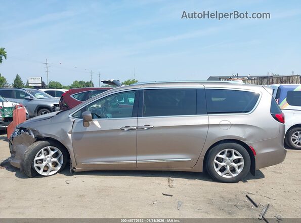 2C4RC1EG0JR321411 2018 CHRYSLER PACIFICA Gold Սալոնի 360 աստիճան տեսք