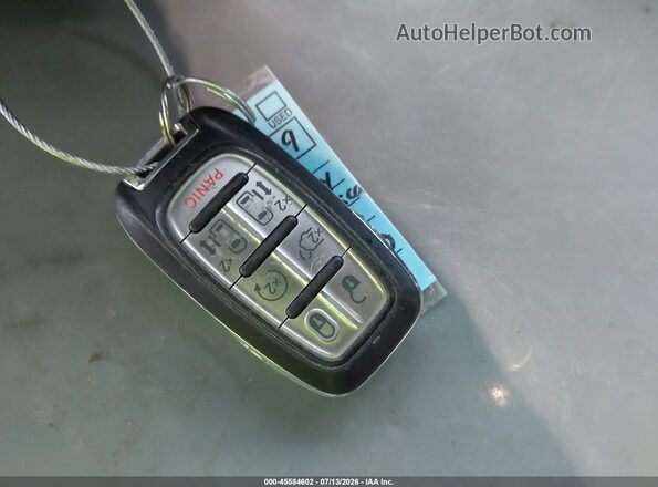 2C4RC1EG0JR321778 2018 CHRYSLER PACIFICA Белый Вид панели приборов