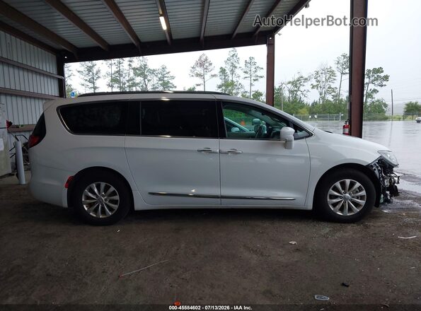 2C4RC1EG0JR321778 2018 CHRYSLER PACIFICA Белый Вид задней части салона