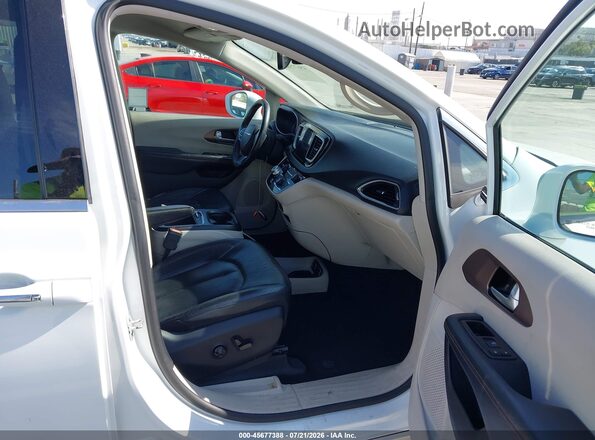 2C4RC1EG1HR512166 2017 CHRYSLER PACIFICA White წინა სალონის ხედი