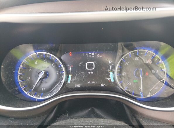 2C4RC1EG1HR593525 2017 CHRYSLER PACIFICA Maroon Widok tylnych siedzeń