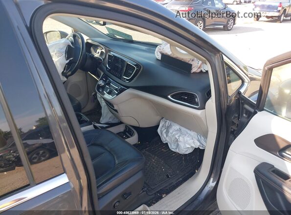 2C4RC1EG1JR112887 2018 CHRYSLER PACIFICA Gray Widok wnętrza z przodu