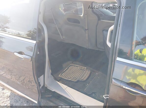 2C4RC1EG1JR112887 2018 CHRYSLER PACIFICA Gray Widok naklejki z numerem VIN