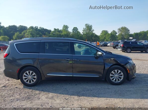 2C4RC1EG1JR112887 2018 CHRYSLER PACIFICA Gray Widok wnętrza z tyłu