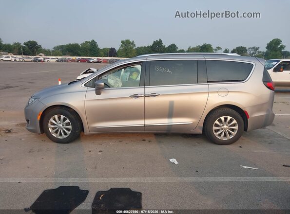 2C4RC1EG1JR188559 2018 CHRYSLER PACIFICA Серебряный Панорамный вид салона 360°