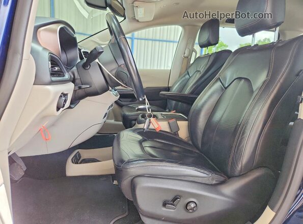 2C4RC1EG1JR193583 2018 CHRYSLER PACIFICA Blue Vista interior delantera