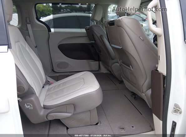 2C4RC1EG1KR714822 2019 CHRYSLER PACIFICA White Вид наклейки з VIN-кодом